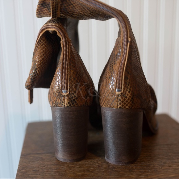 Free People Elle Block Heel Boot Snakeskin Brown 40 39 - Picture 5 of 7